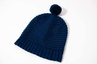 Gorro y bufanda azul con pompones