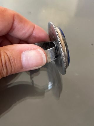 Grande anello etnico con pietra naturale blu