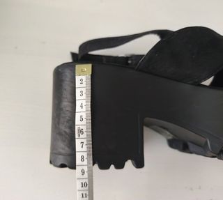 Sandalias negras plataforma cruzadas