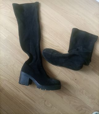 Botas altas negras con tacón
