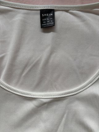 Top blanco SHEIN manga larga