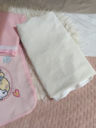 Juego Sábanas, Manta y Cubrecolchón Cuna Rosa