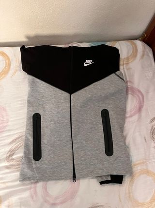 Conjunto Nike Tech Fleece Gris y Negro