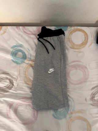 Conjunto Nike Tech Fleece Gris y Negro