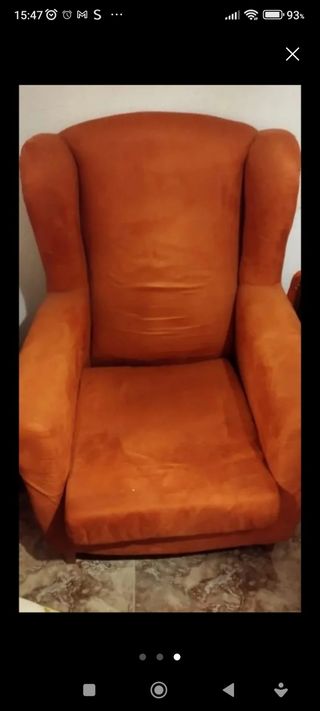 Dos sillones orejeros color calabaza