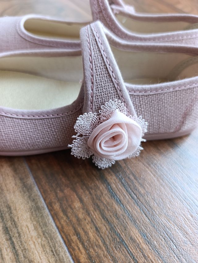 Merceditas niña rosa con flor