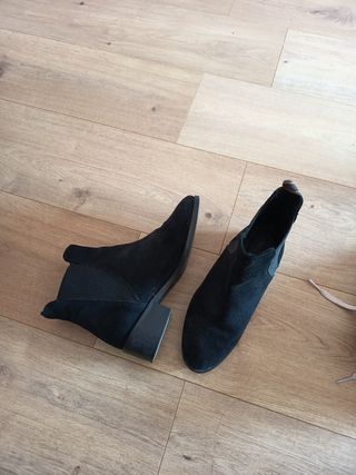 Botines de ante negro