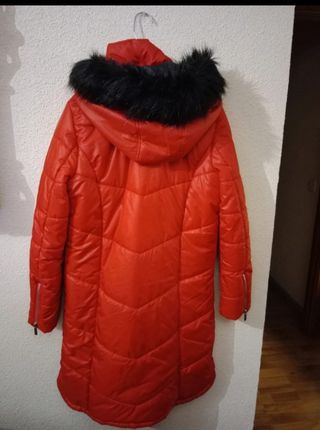 Abrigo rojo acolchado
