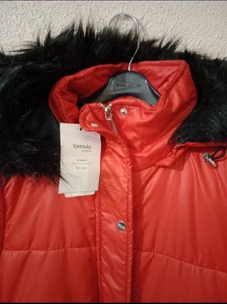 Abrigo rojo acolchado