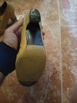 Zapatos de bailarina beige con cordones