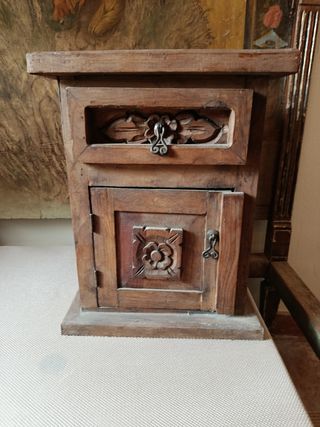 Par de mesitas rústicas de madera