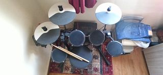Batería Electrónica Completa
ALESIS Debut Kit Set 