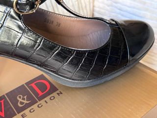Zapato salón negro con tacón 