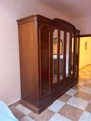 Armario madera maciza y espejos