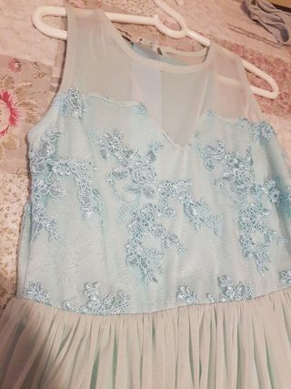 Vestido Maribel Ruiz boda azul con fular y lazo 
