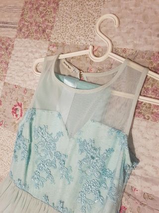 Vestido Maribel Ruiz boda azul con fular y lazo 
