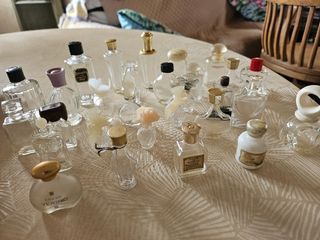 Set di bottiglie di profumo vintage vuote