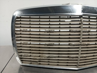 REJILLA DELANTERA MERCEDES-BENZ 123 (BM 123)