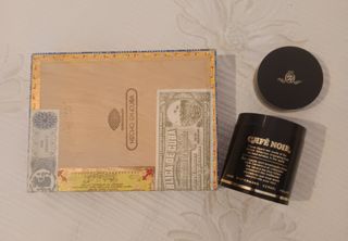 Caja de puros Partagás y bote Café Noir