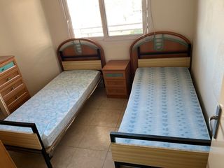 2 Camas individuales madera y metal
