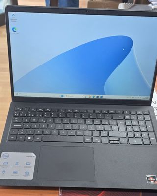 Dell Inspiron 15 Ryzen 5/8 GB RAM/512 GB SSD
