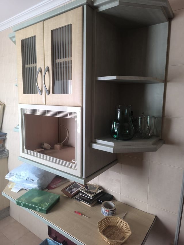 Cocina color beige en buen estado