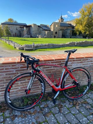 Bicicleta de carretera Specialized Roja