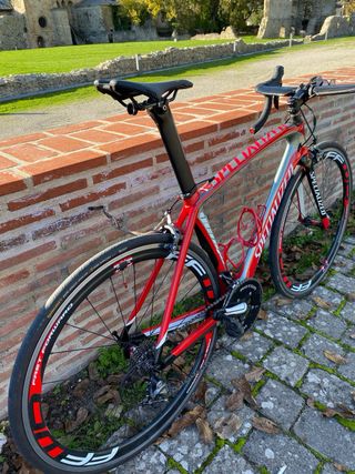 Bicicleta de carretera Specialized Roja