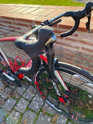 Bicicleta de carretera Specialized Roja