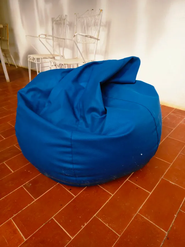 Puff de couro sintético azul