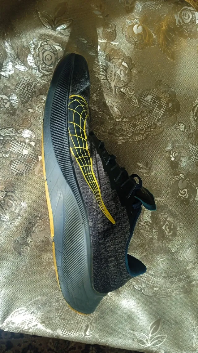 Nike Zoom Speedy Talla 41 Negro/Amarillo