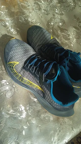 Nike Zoom Speedy Talla 41 Negro/Amarillo