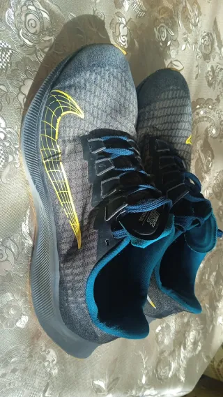 Nike Zoom Speedy Talla 41 Negro/Amarillo