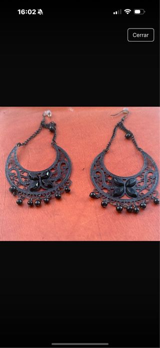 Pendientes negros con abalorios