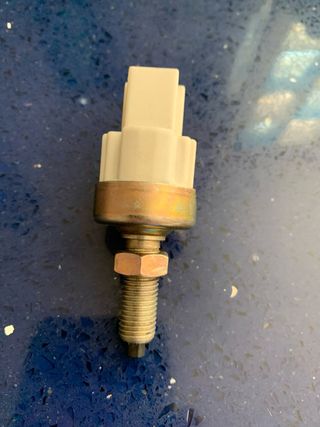 se vende pulsador de freno para Honda HRV 