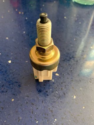 se vende pulsador de freno para Honda HRV 