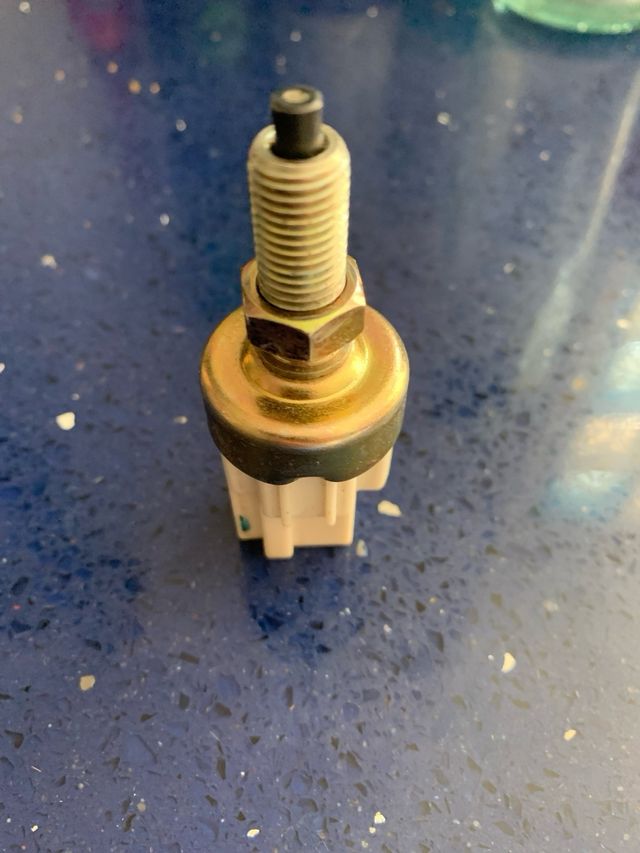 se vende pulsador de freno para Honda HRV