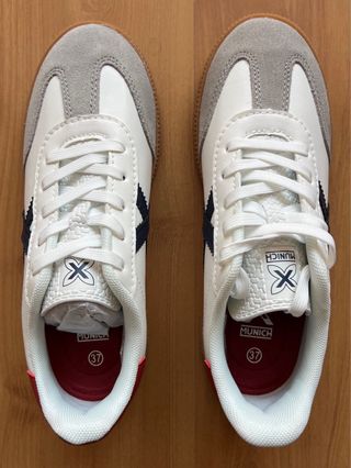Zapatillas Munich Barru Blancas y Rojas