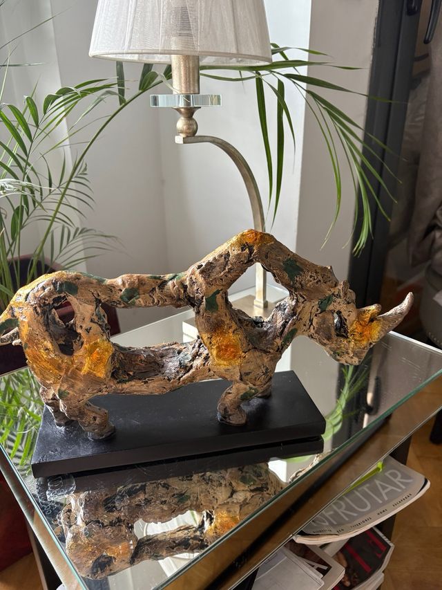 Figura decorativa di rinoceronte