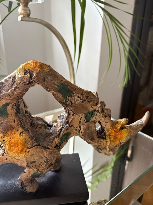 Figura decorativa di rinoceronte