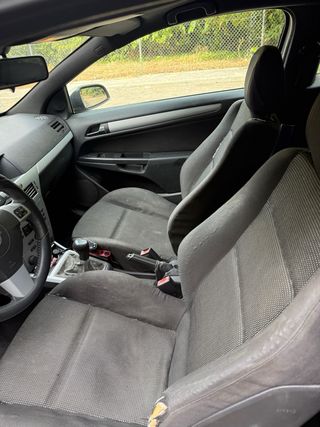 Opel Astra GTC 2005 · 196.000 km · 100 CV 