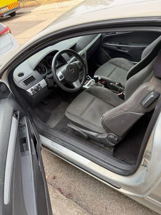 Opel Astra GTC 2005 · 196.000 km · 100 CV 