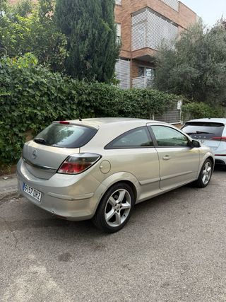 Opel Astra GTC 2005 · 196.000 km · 100 CV 