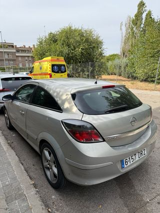 Opel Astra GTC 2005 · 196.000 km · 100 CV 