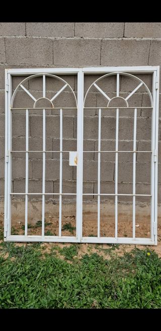 3 Rejas de Hierro Blancas