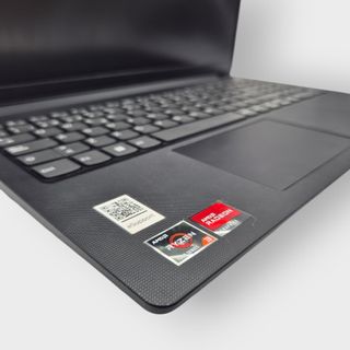 PORTATIL LENOVO RYZEN 3 7320U 8GB 256GB CON CAJA Y CARGADOR