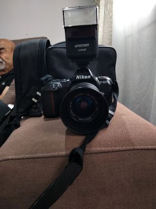 Cámara Nikon F-601M sin cargador y sin batería ok