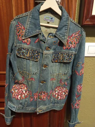Cazadora vaquera Lois bordada floral