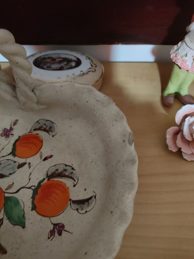 Portafrutta in ceramica con 2 bicchieri