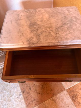 Cómoda, mesitas y espejo de madera maciza 